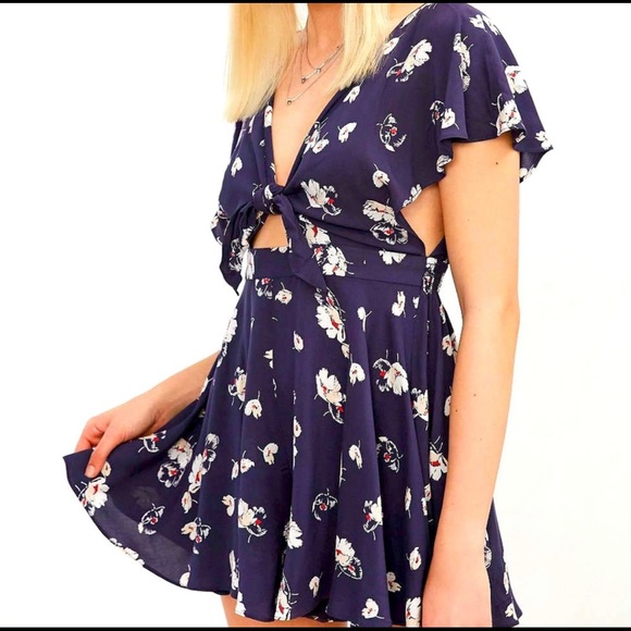 UO Kimchi Blue Navy Floral Romper - Picture 2 of 9